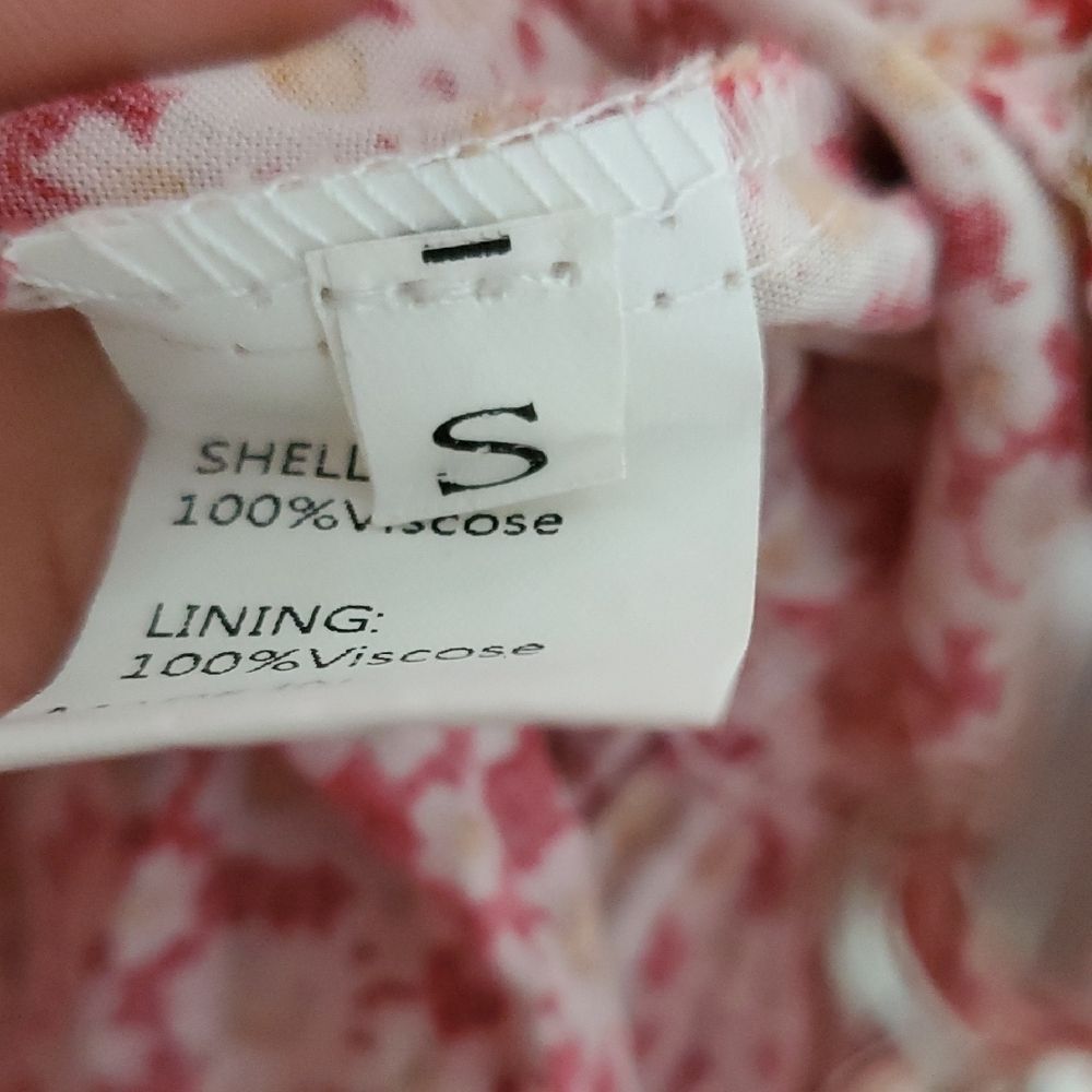 Womens Small Red and White Floral Dress 🌎5/$10🌏 - Picture 2 of 7